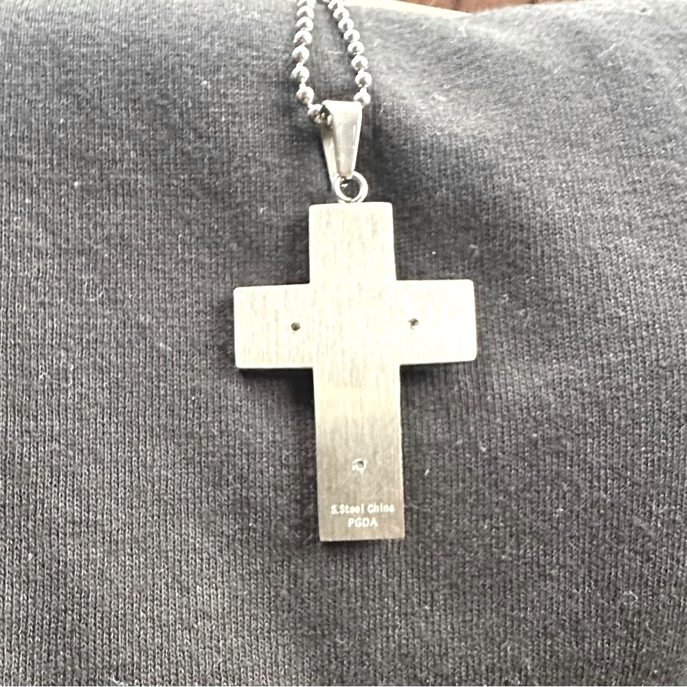 Men’s Stainless Steel Silver Cross Pendant Necklace - Picture 4 of 5